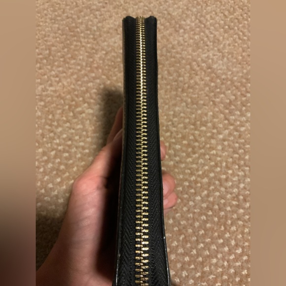 Kate Spade wristlet. - Picture 3 of 4